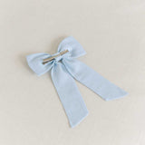 THE LIGHT BLUE LINEN CLASSIC BOW