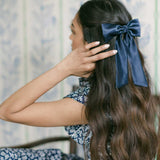 THE NAVY SATIN CLASSIC BOW