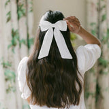 THE WHITE LINEN CLASSIC BOW