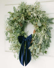 Load image into Gallery viewer, THE NAVY VELVET MAXI BOW
