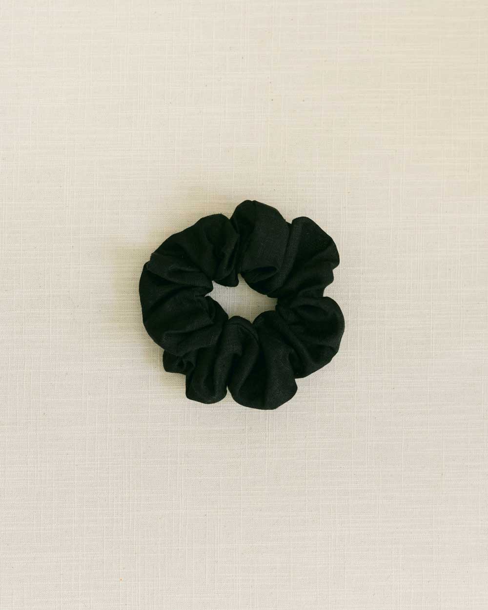 THE BLACK LINEN SCRUNCHIE