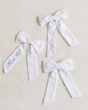 Load image into Gallery viewer, THE WHITE LINEN CLASSIC BOW
