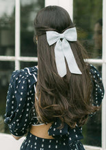 Load image into Gallery viewer, THE MINT GREEN LINEN CLASSIC BOW
