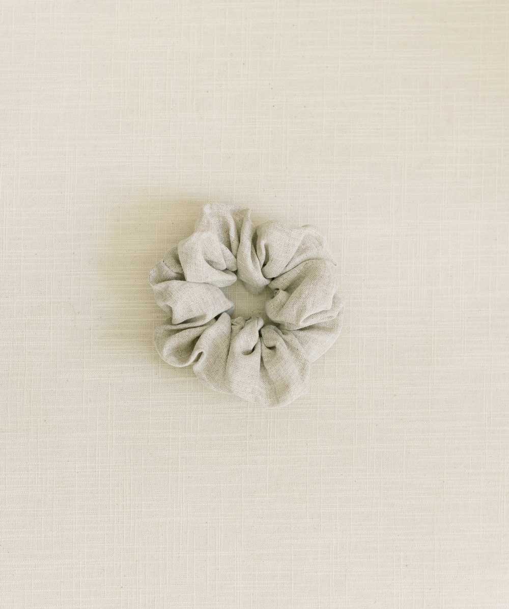 THE NATURAL LINEN SCRUNCHIE