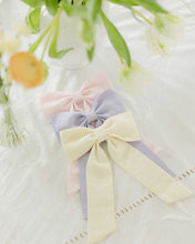 Load image into Gallery viewer, THE LIGHT YELLOW LINEN CLASSIC BOW
