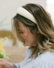 Load image into Gallery viewer, THE LIGHT YELLOW LINEN HEADBAND
