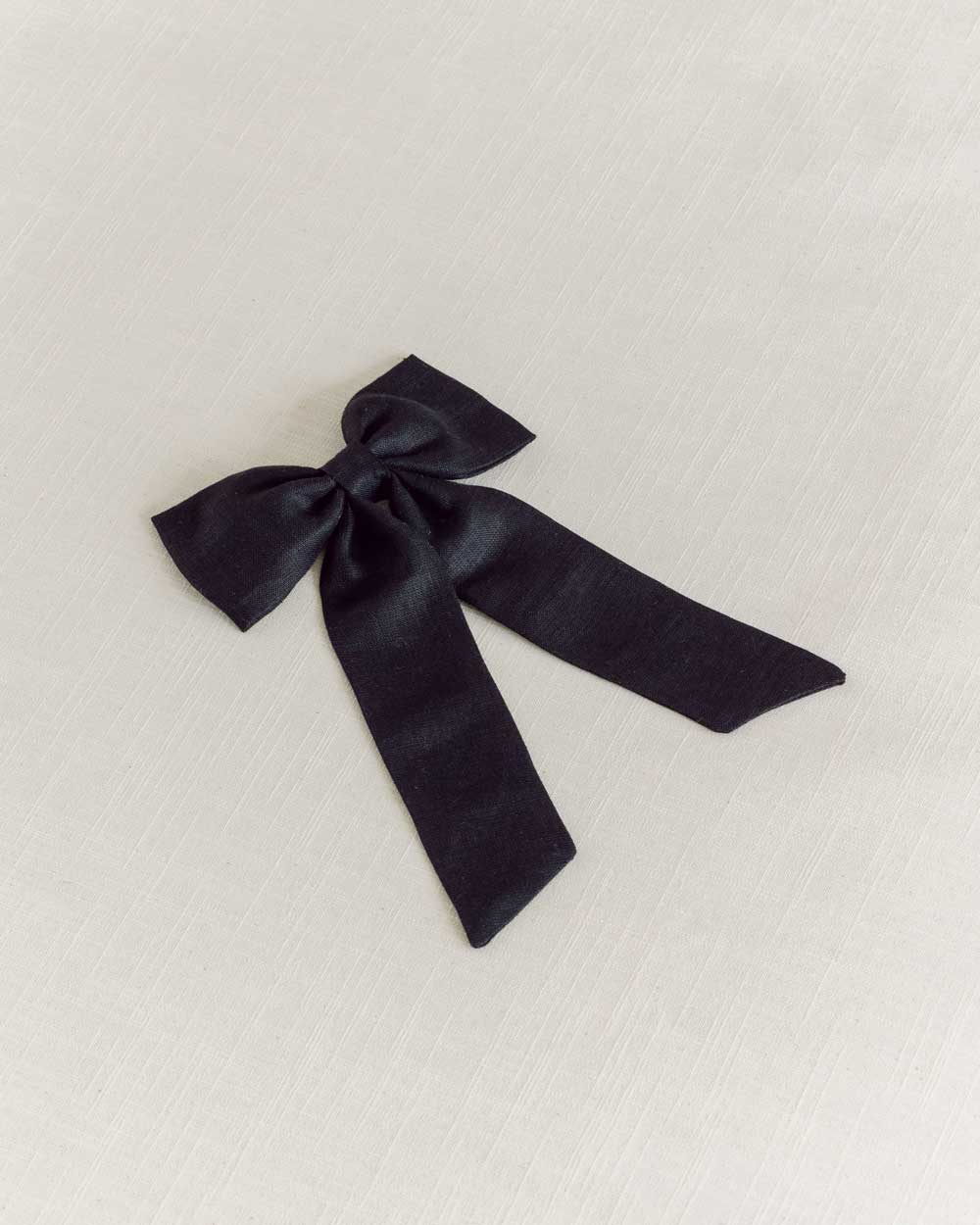 THE BLACK LINEN CLASSIC BOW