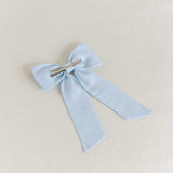 THE LIGHT BLUE LINEN CLASSIC BOW