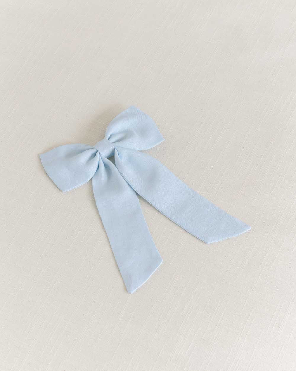 THE LIGHT BLUE LINEN CLASSIC BOW