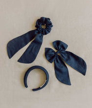 Load image into Gallery viewer, THE NAVY BLUE LINEN BOW
