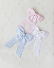 Load image into Gallery viewer, THE LIGHT BLUE LINEN CLASSIC BOW
