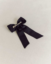 Load image into Gallery viewer, THE BLACK LINEN CLASSIC BOW
