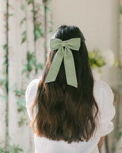 Load image into Gallery viewer, THE SAGE GREEN LINEN CLASSIC BOW
